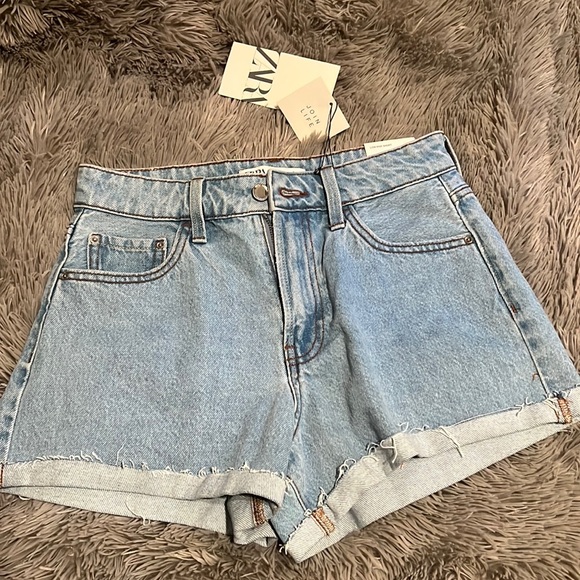 Zara Pants - Low rise shorts, size 4 ,